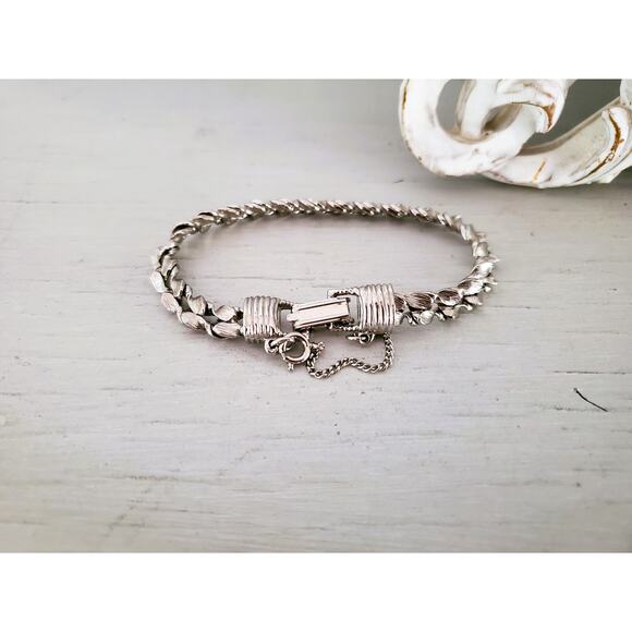 Vintage Goldette Double Twist Bracelet - Picture 1 of 6